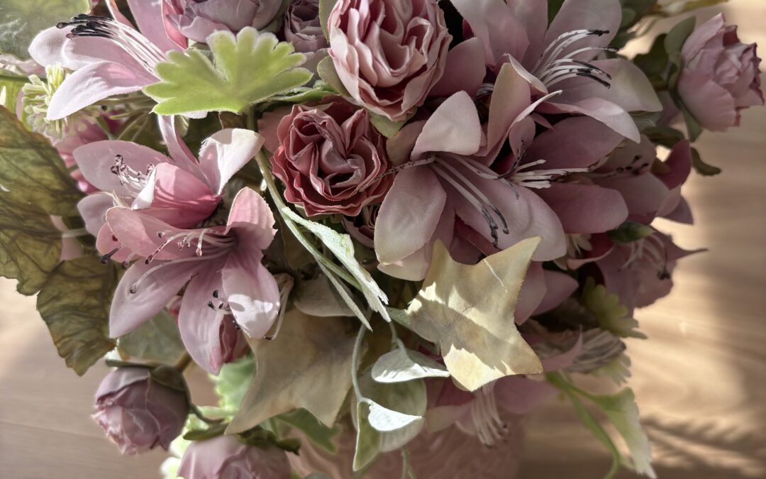 Flower bouquet in pink pot